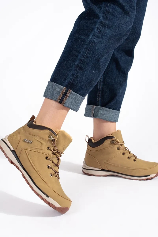 colore marrone isolato Scarpe da... colore marrone isolato Scarpe da...