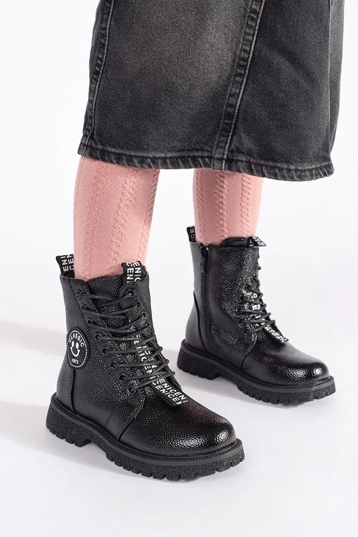 colore nero allacciato scarpe isolato...