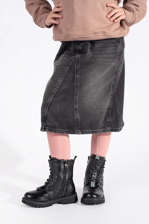 colore nero allacciato scarpe isolato...