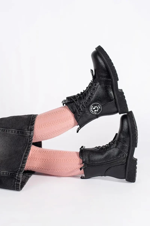 colore nero allacciato scarpe isolato...