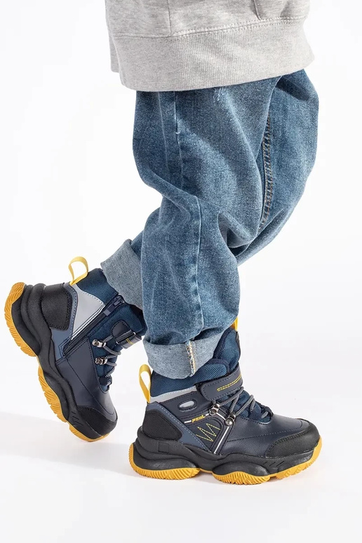 Alto isolato trzeAiki fanciullesco