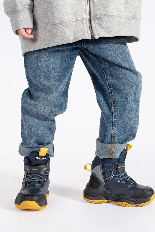 Alto isolato trzeAiki fanciullesco