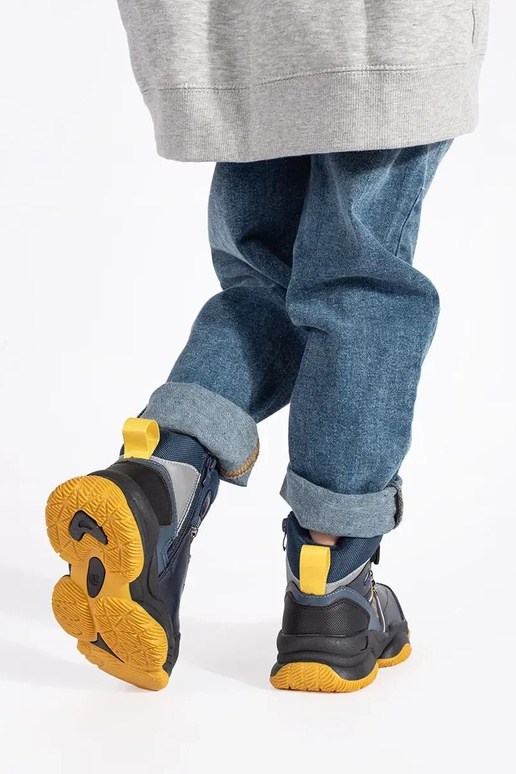 Alto isolato trzeAiki fanciullesco