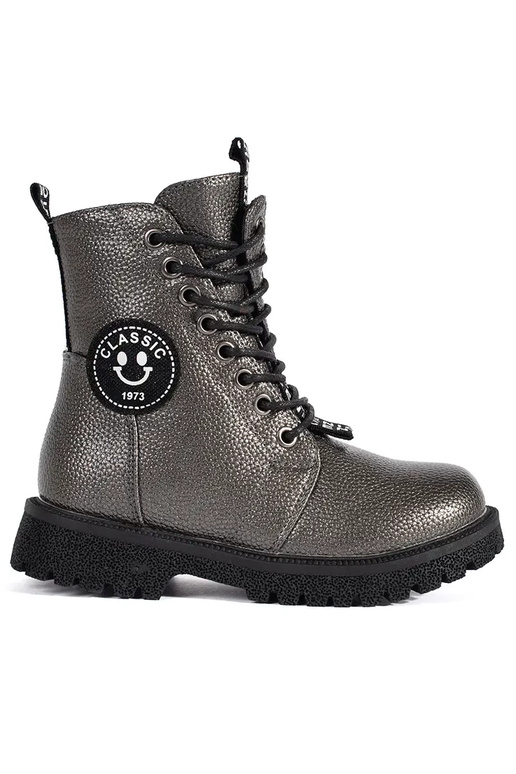 Infantile isolato allacciato scarpe... Infantile isolato allacciato scarpe...