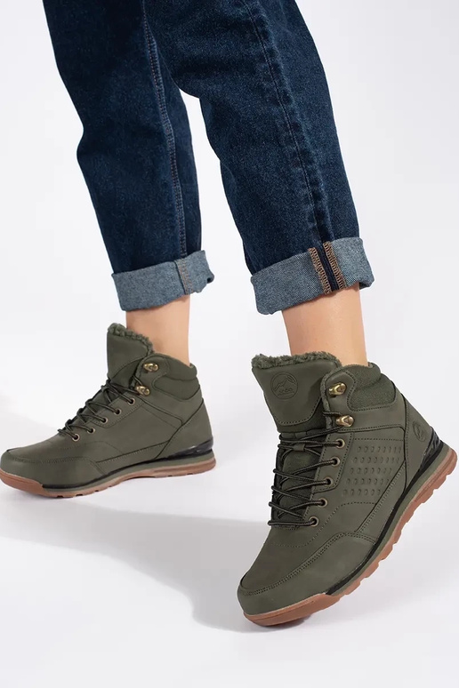 colore kaki Scarpe da trekking isolato colore kaki Scarpe da trekking isolato