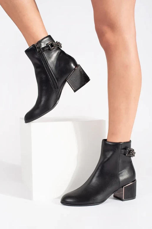 Scarpe nere da donna con tacco elegante