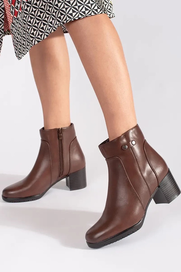 Stivaletti marroni con fibbia 2