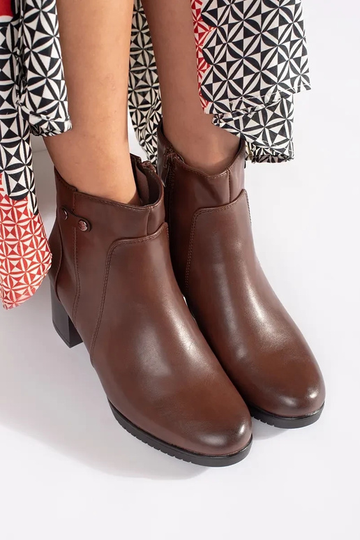 Stivaletti marroni con fibbia