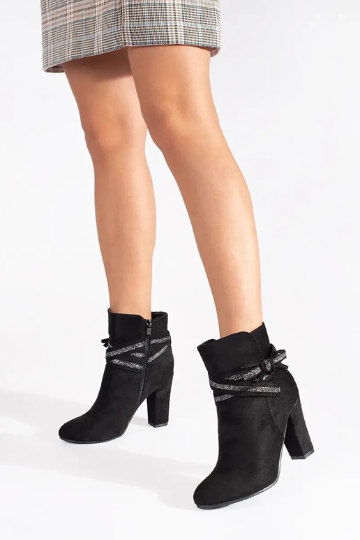 Scarpe da donna in suede nero con tacco