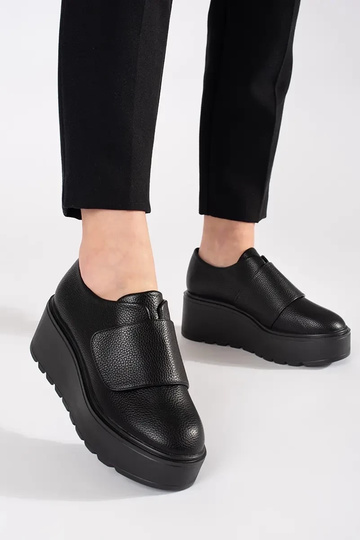 Scarpe con zeppa color nero 2