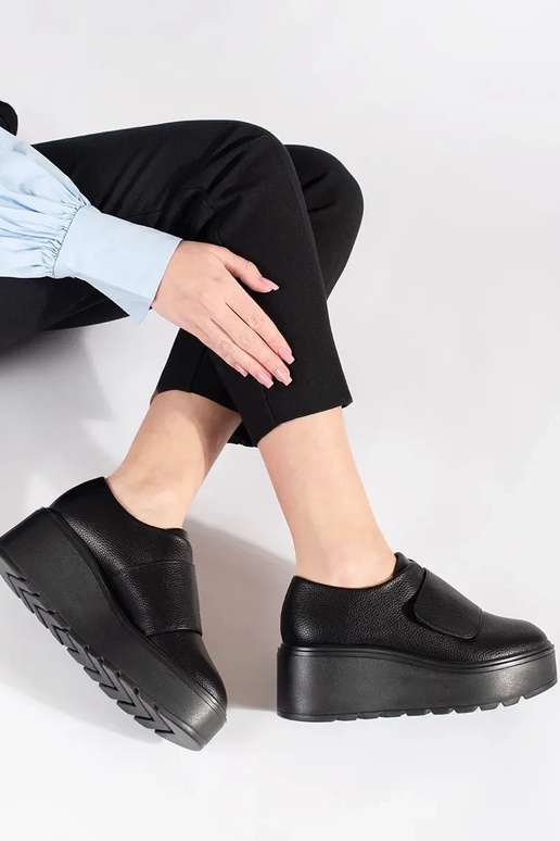 Scarpe con zeppa color nero