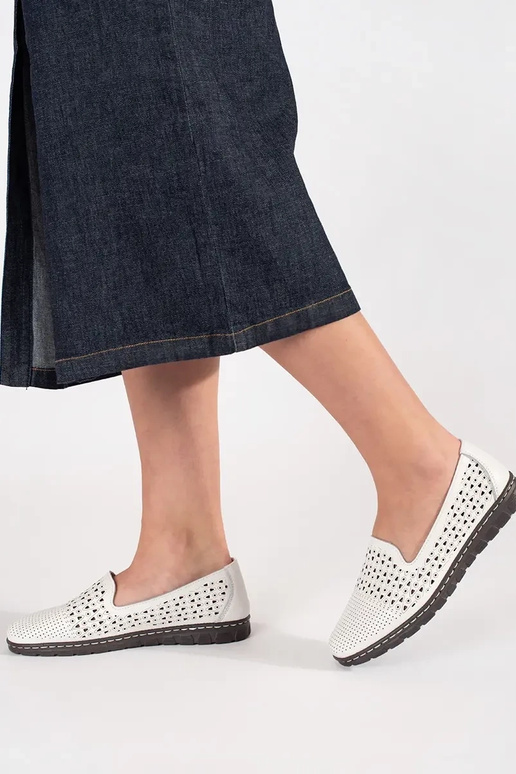 Scarpe basse traforate bianche Scarpe basse traforate bianche