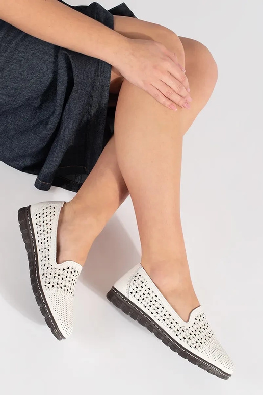 Scarpe basse traforate bianche Scarpe basse traforate bianche