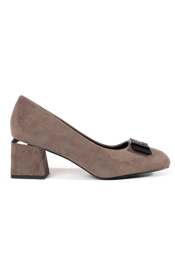Scarpe beige con tacco e...