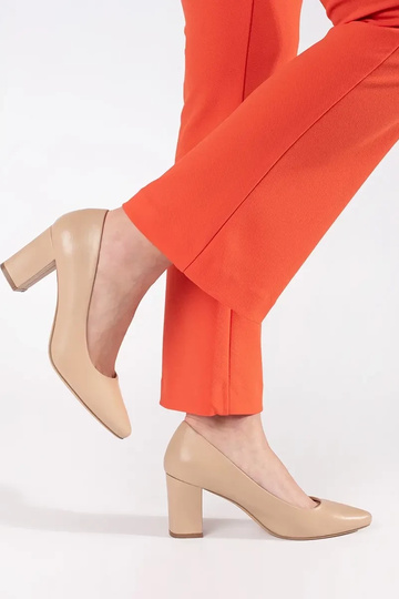 Décolleté beige con tacco 2