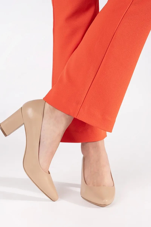 Décolleté beige con tacco