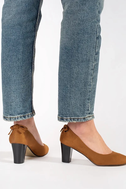 Décolleté in camoscio rosso con tacco Décolleté in camoscio rosso con tacco