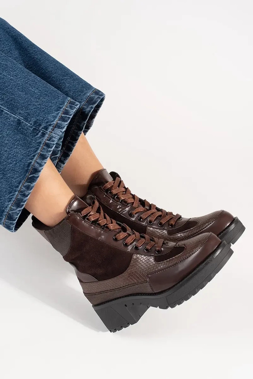 Scarpe bordeaux con lacci a tacco basso