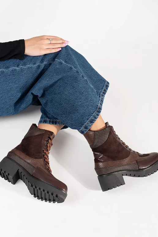 Scarpe bordeaux con lacci a tacco basso