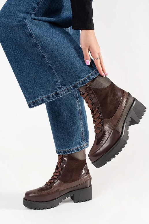 Scarpe bordeaux con lacci a tacco basso