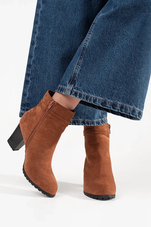 Stivaletti marroni in camoscio