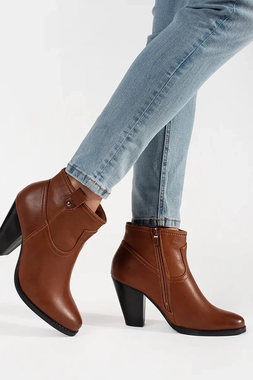 Scarpe marroni con tacco alto