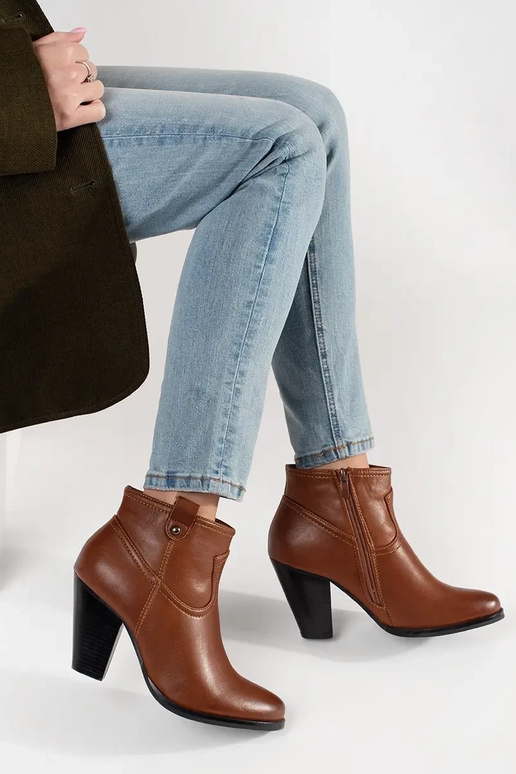Scarpe marroni con tacco alto
