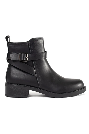Scarpe nere con tacco basso...