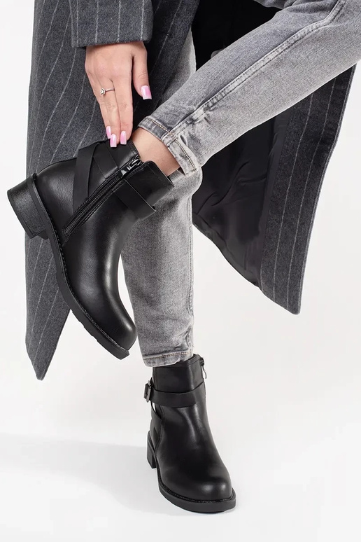 Scarpe nere con tacco basso e...