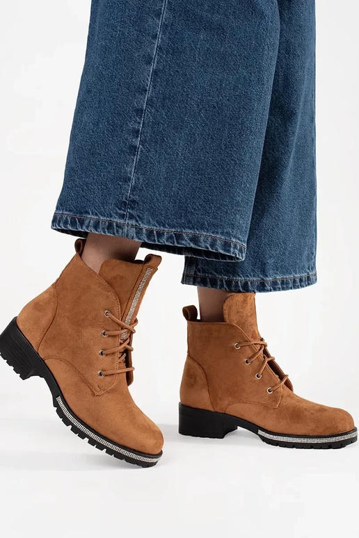 Scarpe marroni con lacci