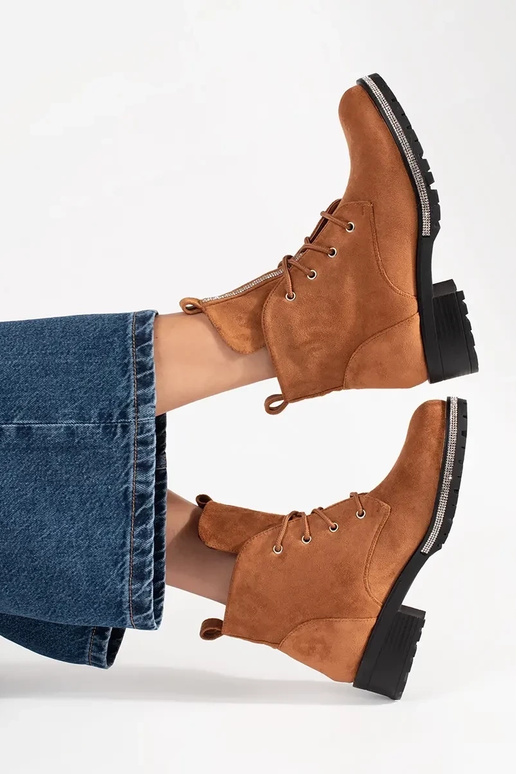 Scarpe marroni con lacci