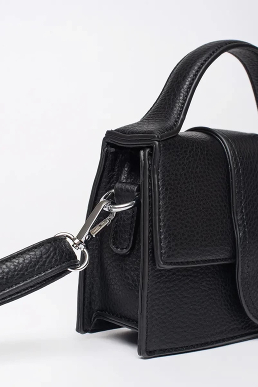 Piccola borsa nera con manico
