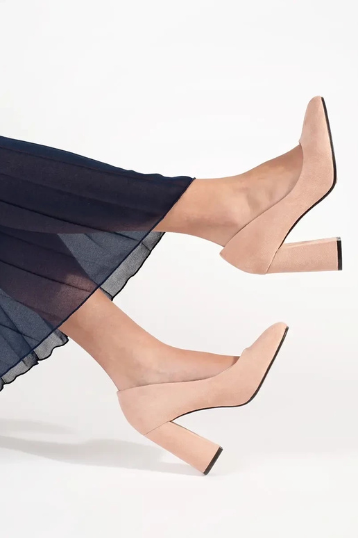 Décolleté in camoscio color sabbia