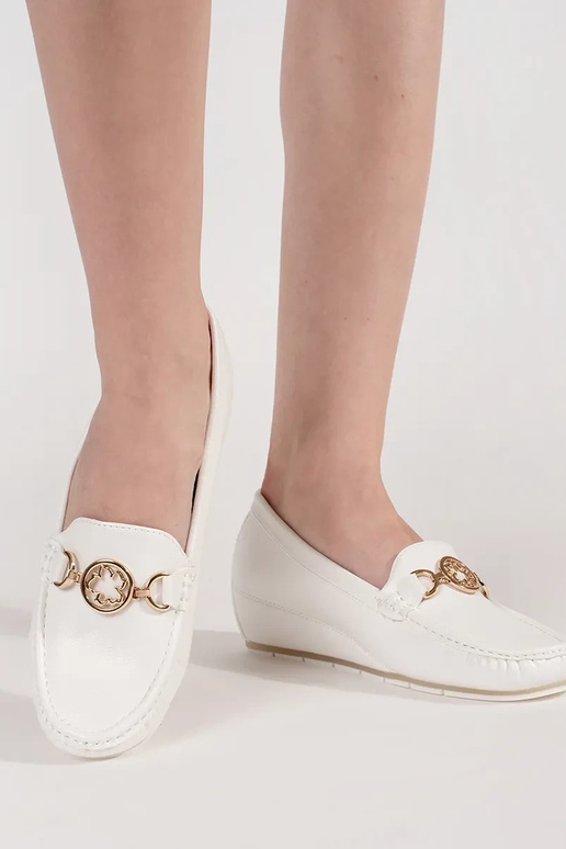 Mocassini bianchi con zeppa e... Mocassini bianchi con zeppa e...