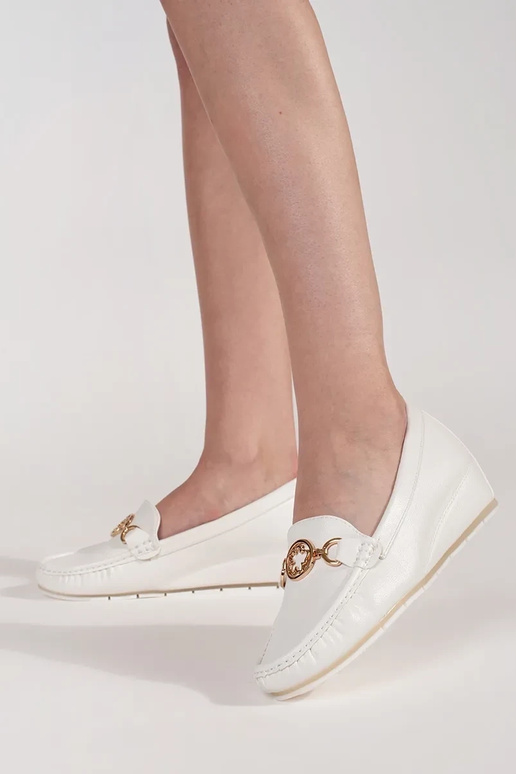 Mocassini bianchi con zeppa e... Mocassini bianchi con zeppa e...