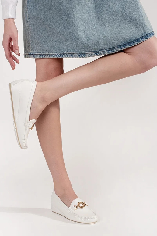 Mocassini bianchi con zeppa e... Mocassini bianchi con zeppa e...