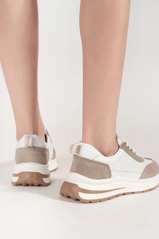 Scarpe sportive in pelle traforata...