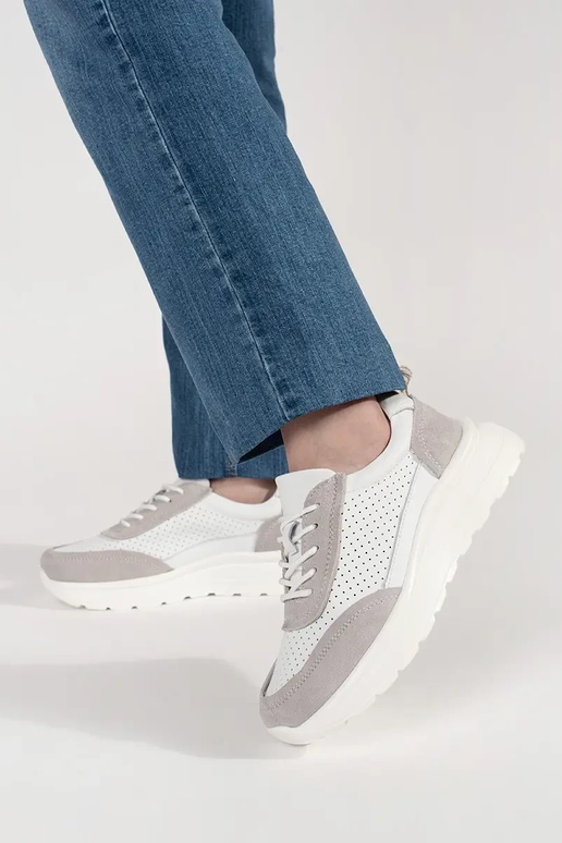 Scarpe sportive in pelle traforata...