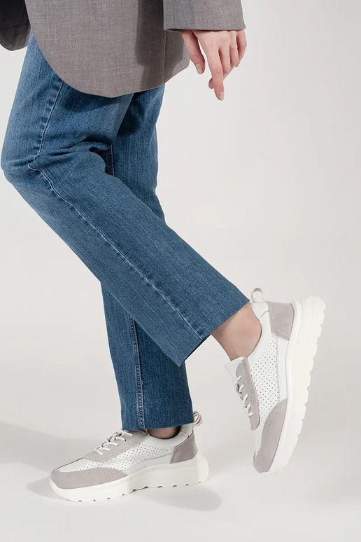 Scarpe sportive in pelle traforata...