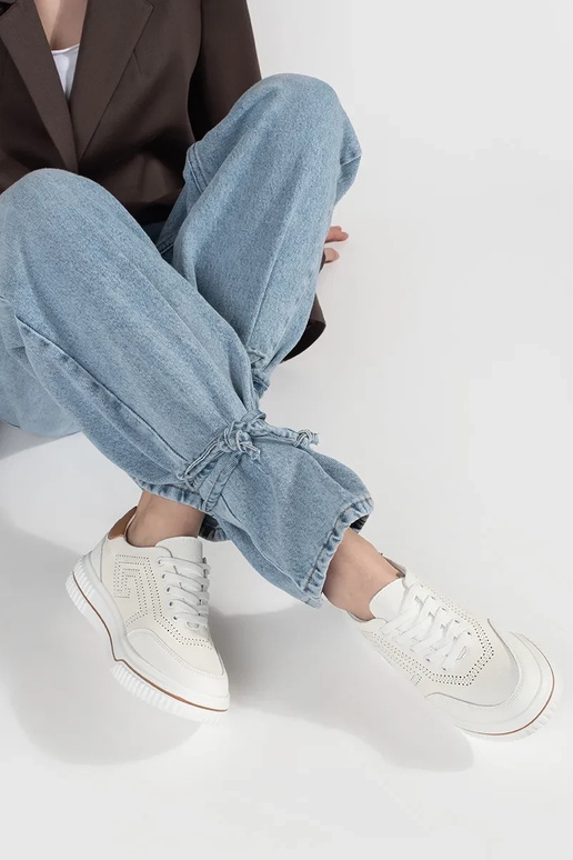 Scarpe da ginnastica bianche in pelle... Scarpe da ginnastica bianche in pelle...