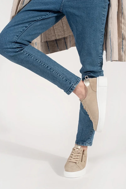 Scarpe da ginnastica color sabbia con... Scarpe da ginnastica color sabbia con...