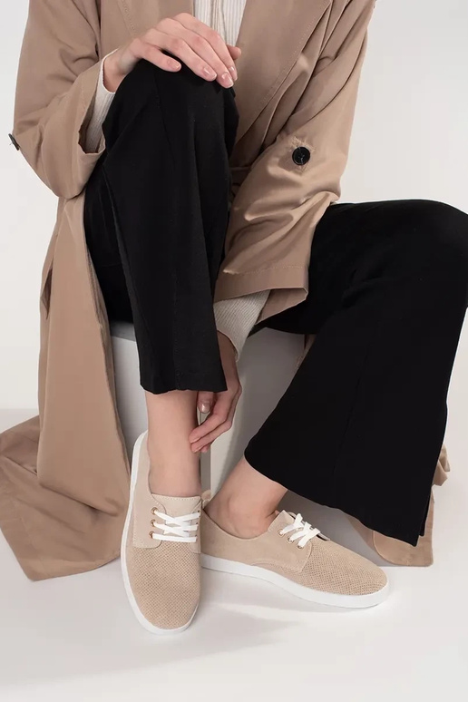 Scarpe sportive traforate in pelle... Scarpe sportive traforate in pelle...