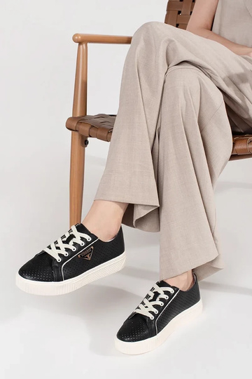 Scarpe da ginnastica nere... 2