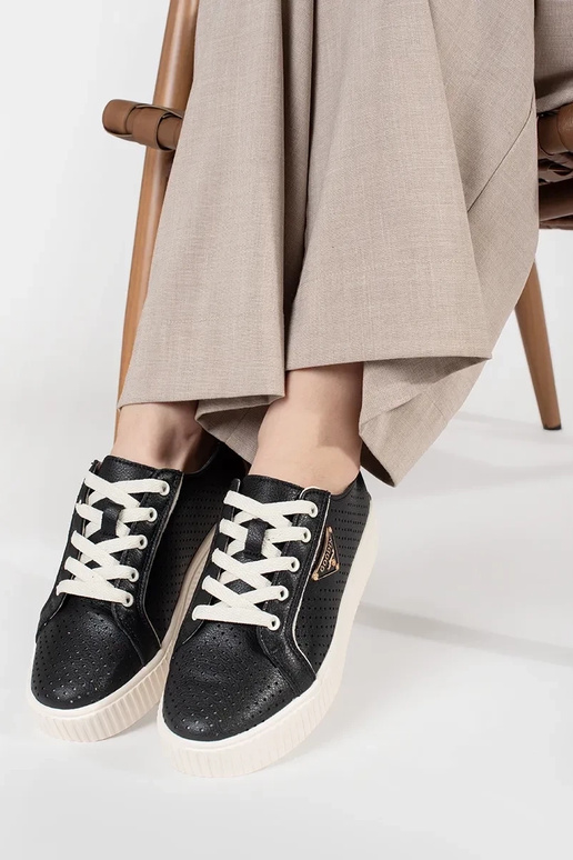 Scarpe da ginnastica nere in pelle... Scarpe da ginnastica nere in pelle...