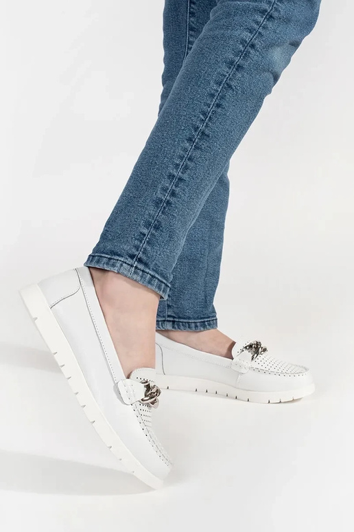 Mocassini bianchi in pelle con catena... Mocassini bianchi in pelle con catena...