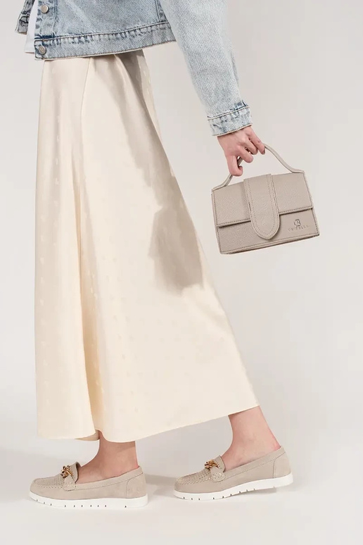 Mocassini in pelle color sabbia con...