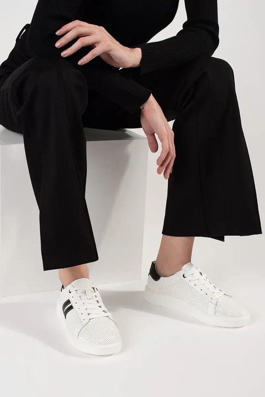 Scarpe sportive traforate in pelle...