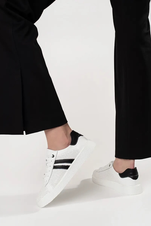 Scarpe sportive traforate in pelle...