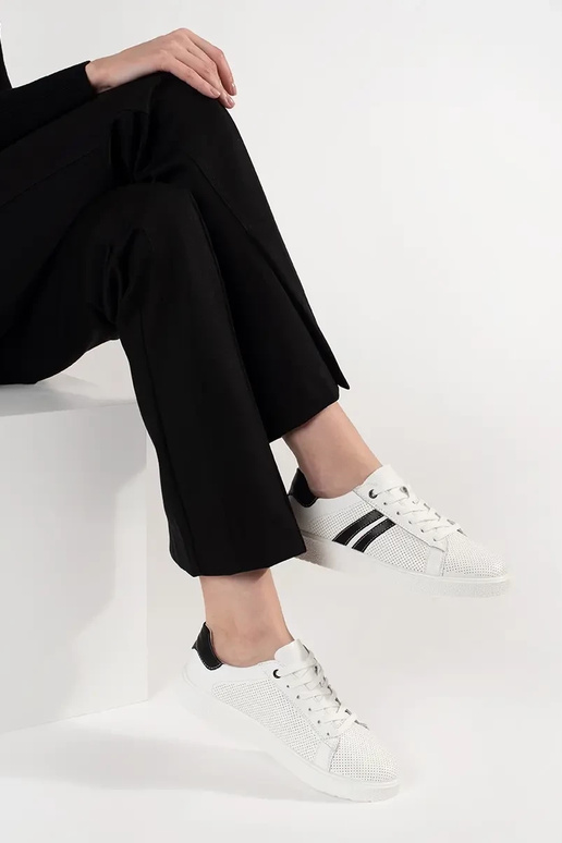 Scarpe sportive traforate in pelle...