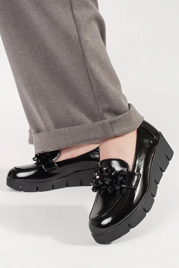 Mocassini neri con zeppa e... 2